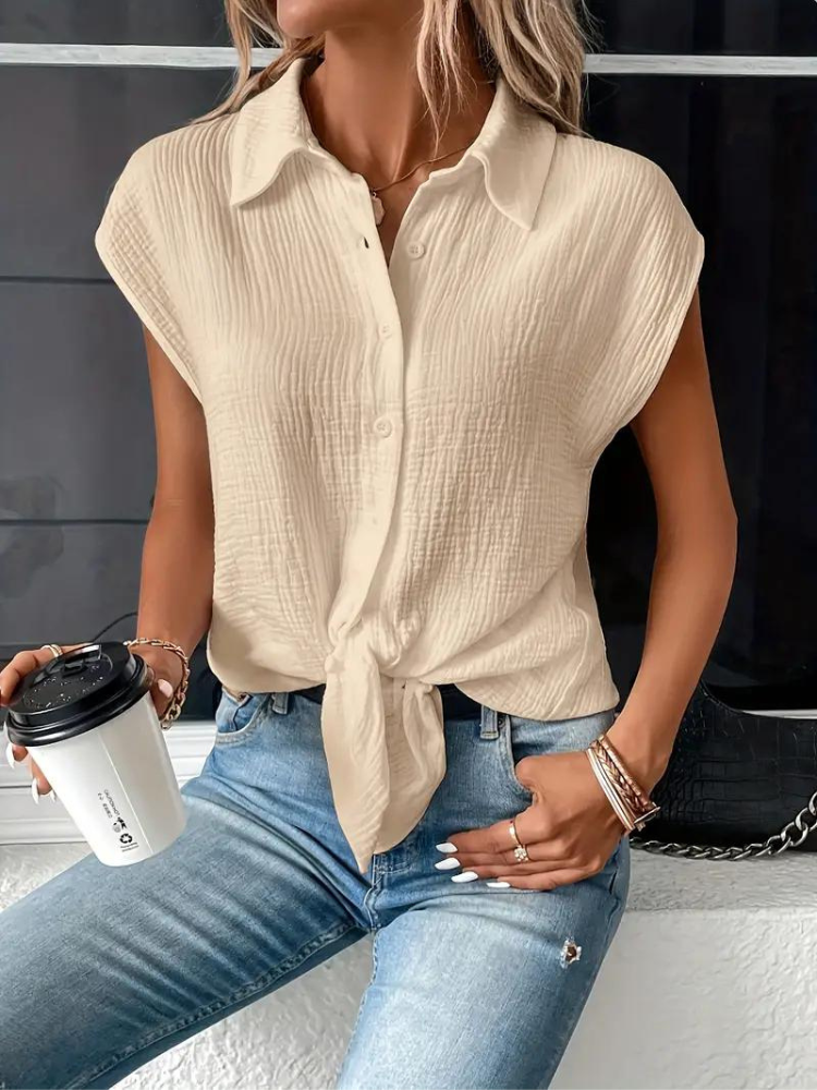 Ava - Stylish Sleeveless Women's Blouse